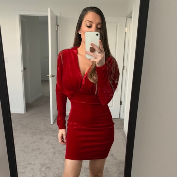 Red Plunge Batwing Sleeve Velvet Bodycon Dress - Picture 8 of 9